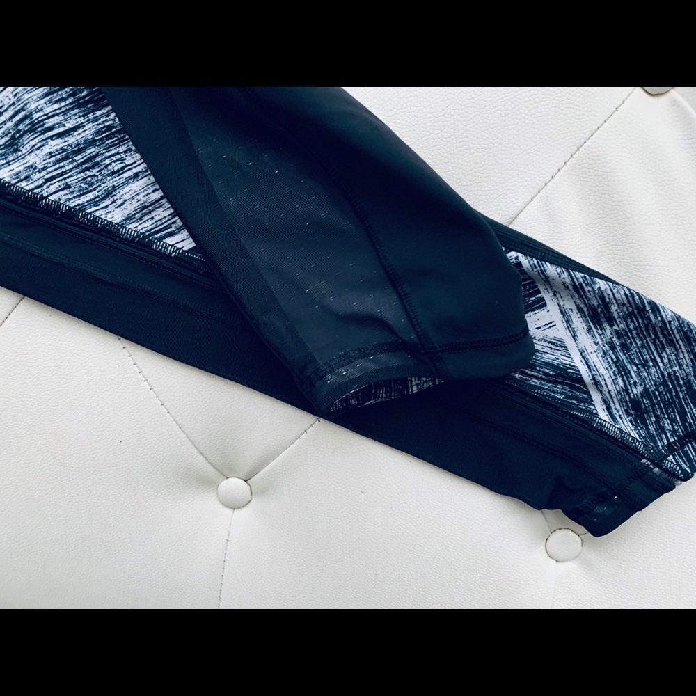 Lululemon Athletica white/ black Capri leggings - Picture 10 of 10